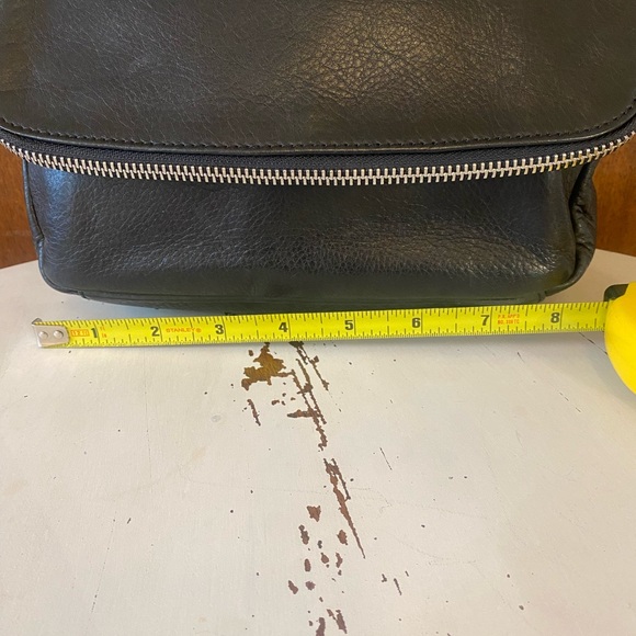 Medium size crossbody black purse - Picture 1 of 9